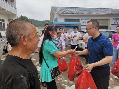 民盟大英縣總支開展“健康扶貧、助農(nóng)增收”活動